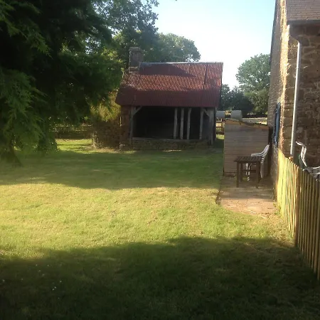 La Ville - Les Petits Champs Buais-les-Monts