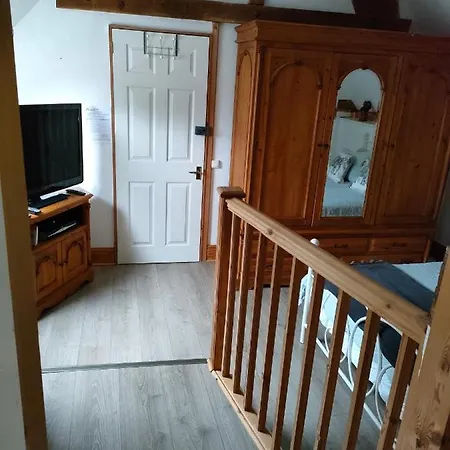 La Ville - Les Petits Champs Buais-les-Monts